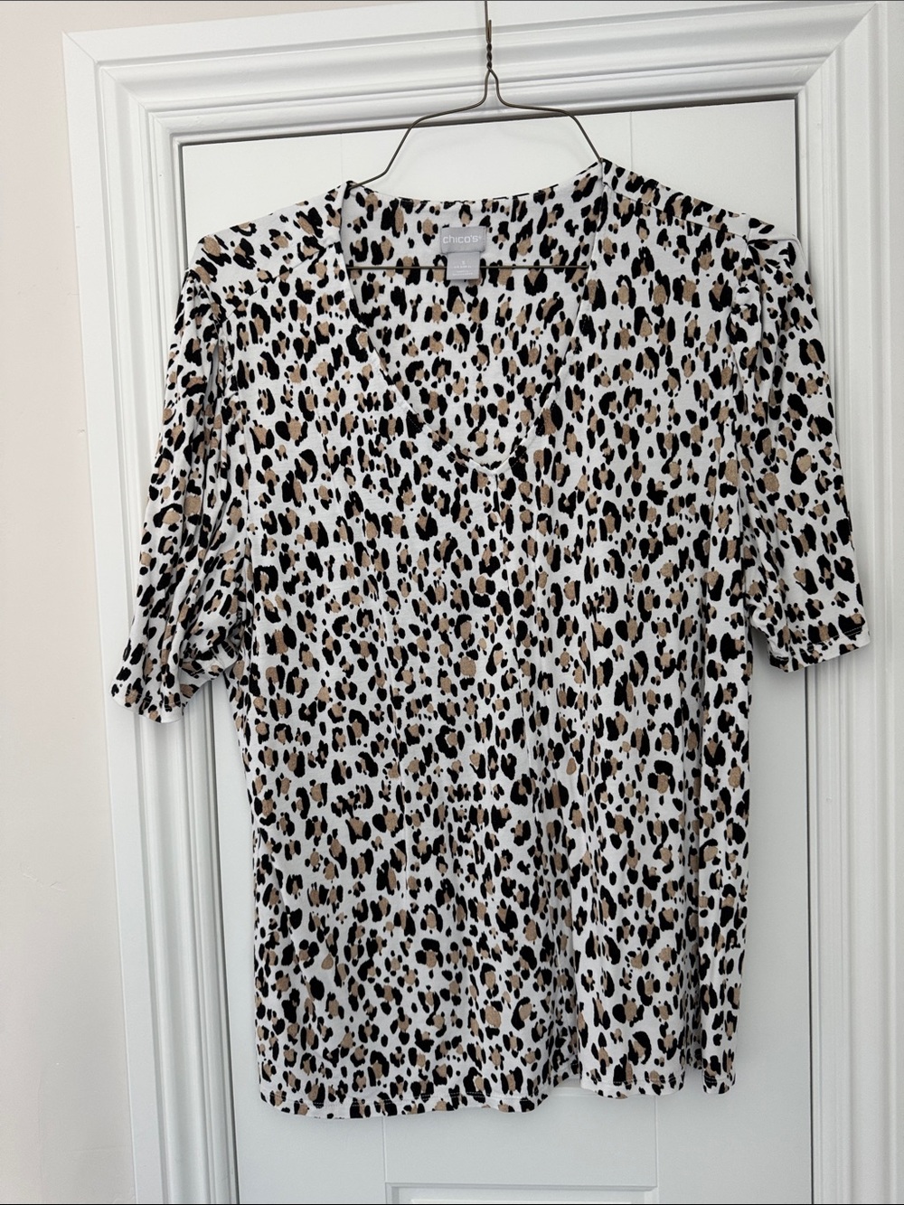 Chico's V-Neck Leopard Print Short Sleeve Tee - White/Tan/Black size 3/XL